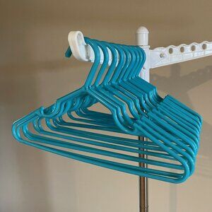 20 Kids Toddler Plastic Clothes Hangers 11.5" Pre-owned